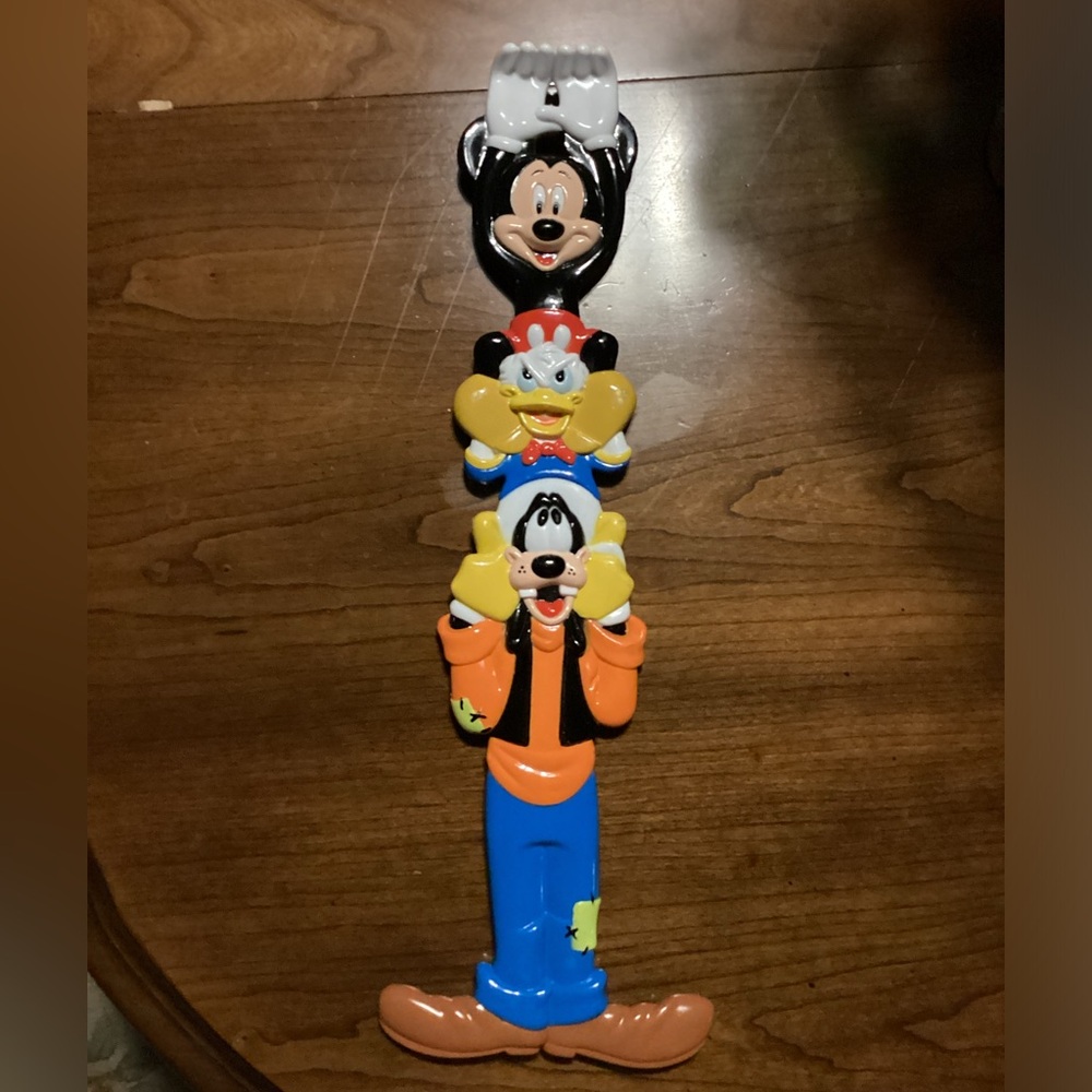 Vintage Walt Disney World Character Stacking Back Scratcher